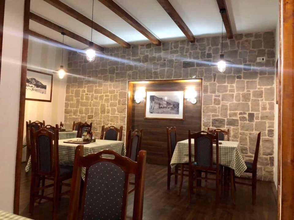 Restaurant & Jug * Sutomore